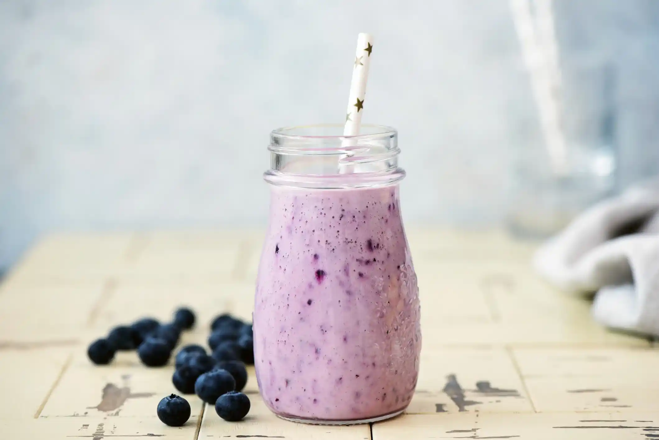 Smoothie revitalizant cu afine și semințe chia